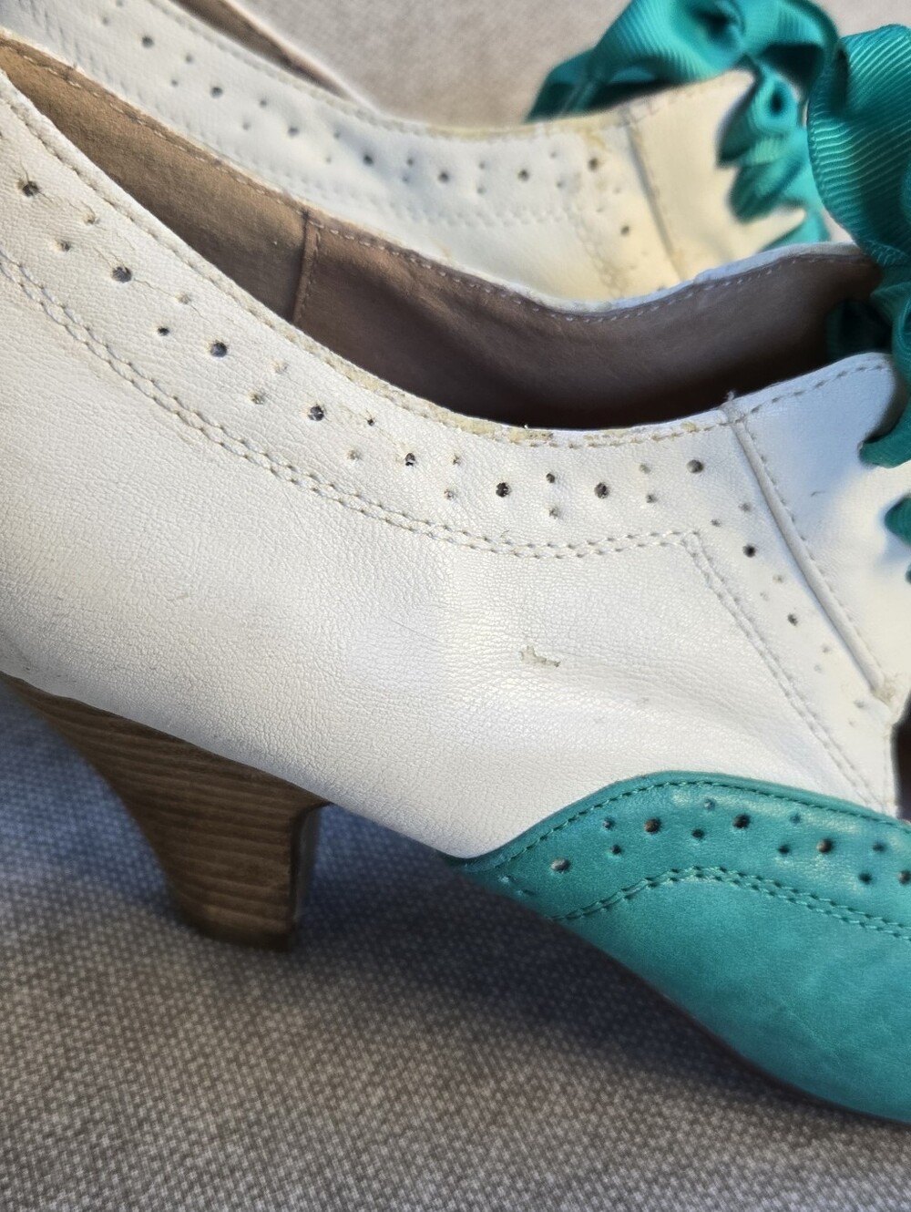 Chelsea Crew Two-Tone Teal and White Heeled Oxford Pumps - Picture 3 of 13